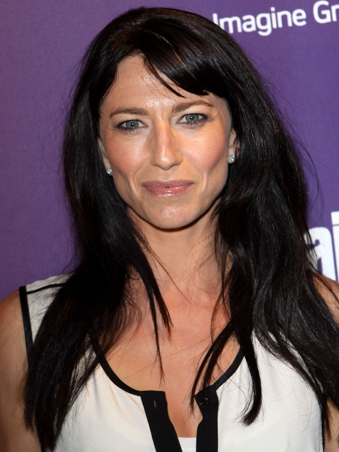 How tall is Claudia Black?
